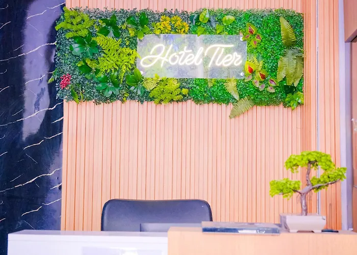 ホテル Tier Center ティラナ