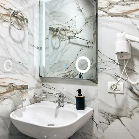 Tier Center Hotel 3*